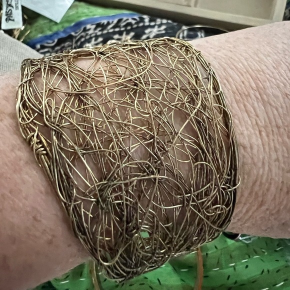 Woven Wire Brass Cuff – Because Your Wrist Deserves to Feel Like a Goddess - Picture 2 of 5